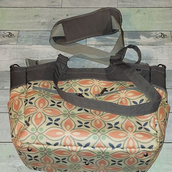 JJ Cole Floral Diaper Bag - Picture 1 of 6
